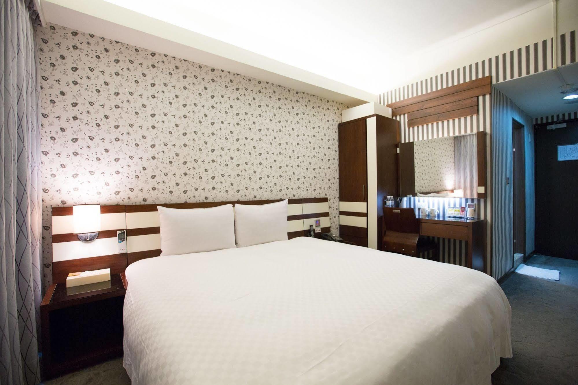 Talmud Hotel Gongyuan Тайчжун Экстерьер фото