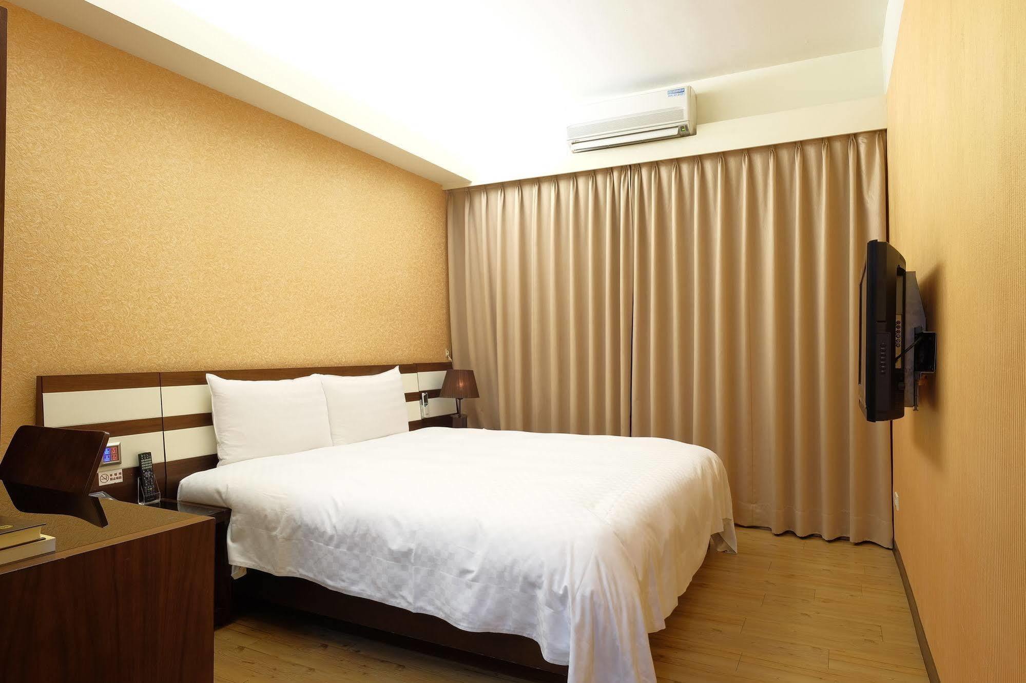 Talmud Hotel Gongyuan Тайчжун Экстерьер фото